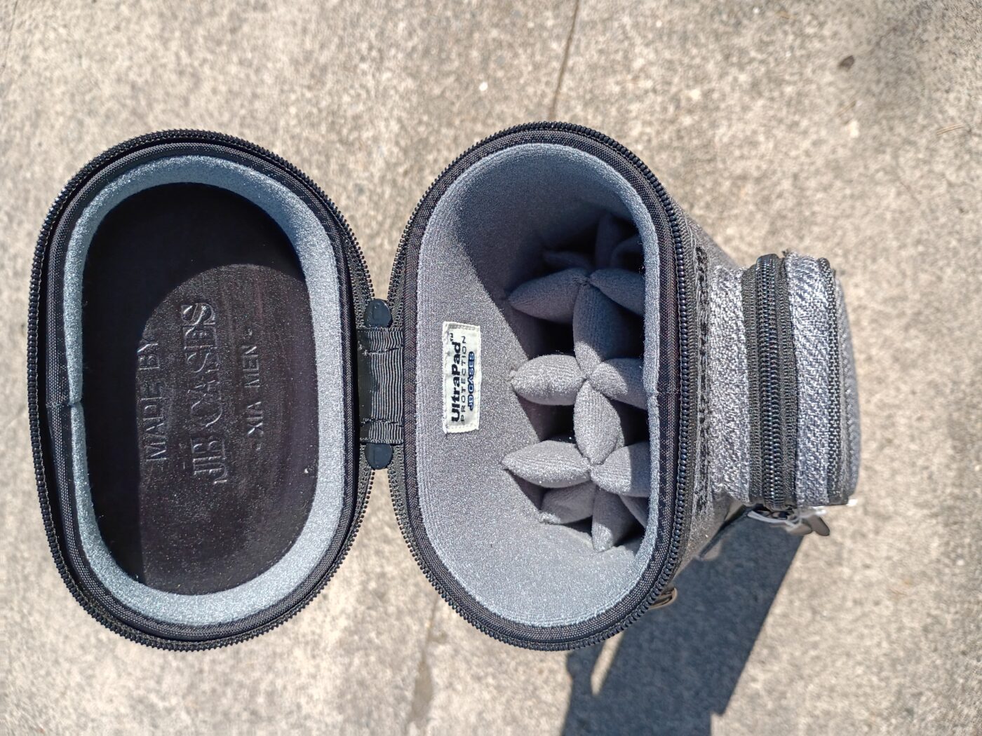 Biggelbachs 4x8 Grey Tweed w/ Black case by JB Cases - Image 3