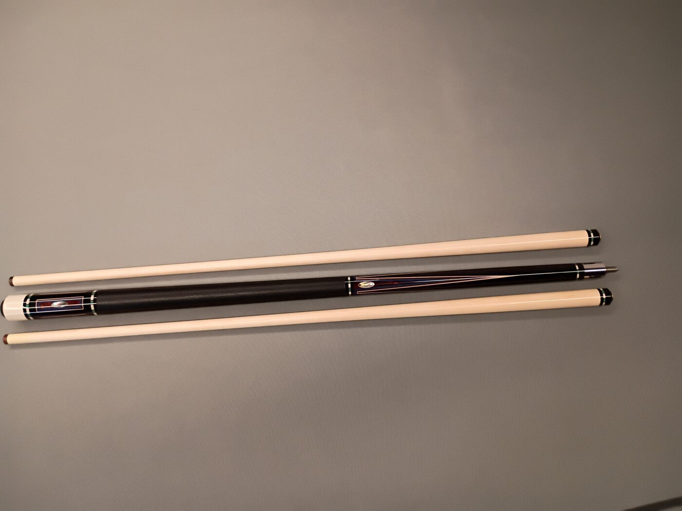 Runde 24 Custom Pool Cue – Ebony, 4 Bridged Points, Abalone Inlays - Image 6